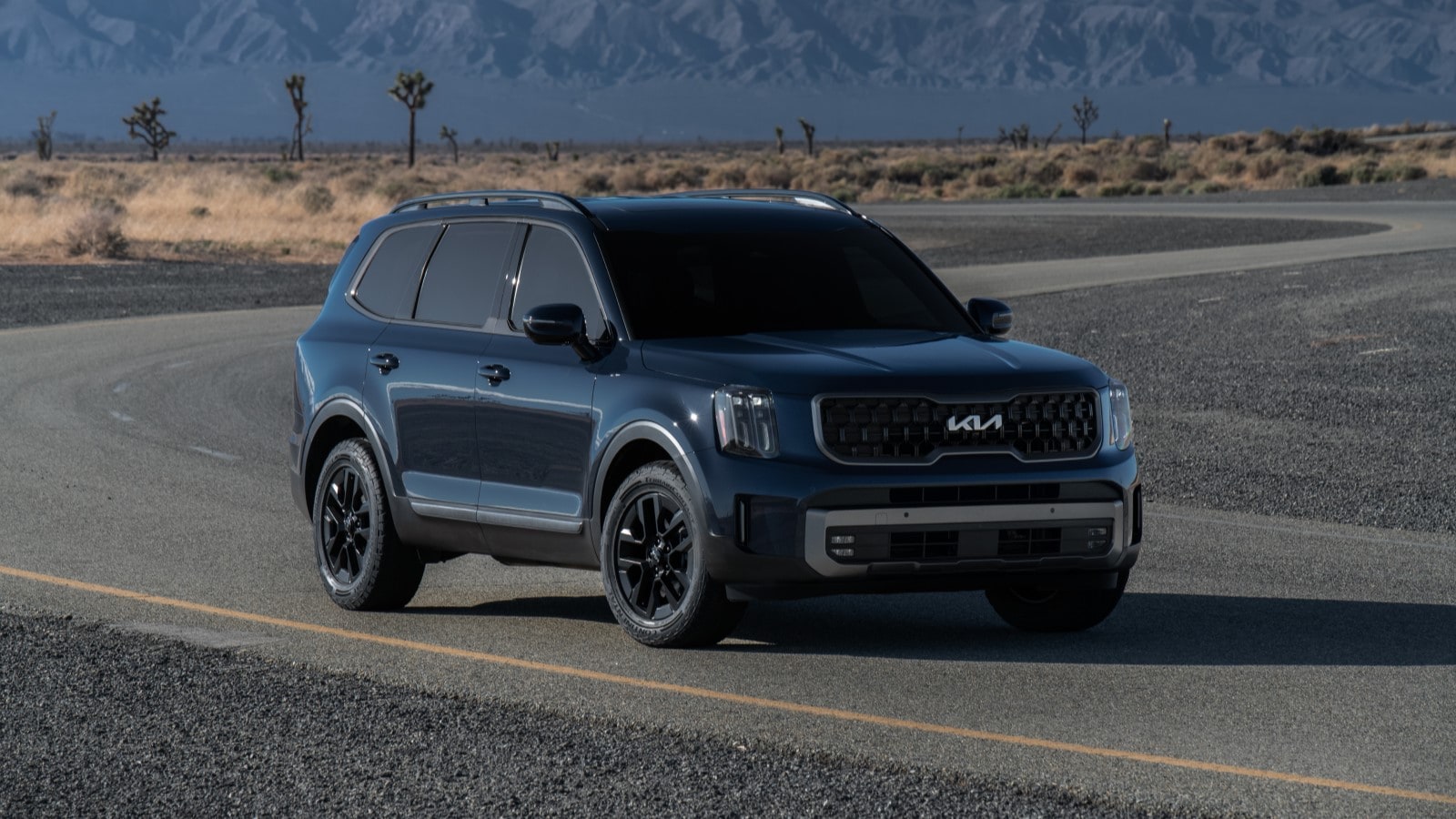 2023 Kia Telluride vs. 2023 Chevy Traverse Comparison – Kelley Blue Book